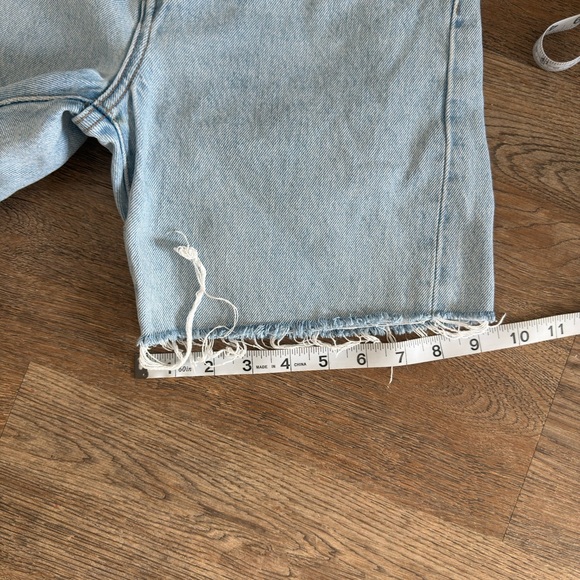 Levi’s Wedgie Mid Thigh Cut Off Shorts - Picture 7 of 9